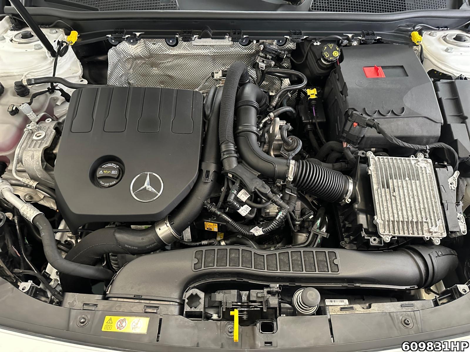 Fahrzeugabbildung Mercedes-Benz CLA 180 SB AMG AHK Night Pano Burmester Distron