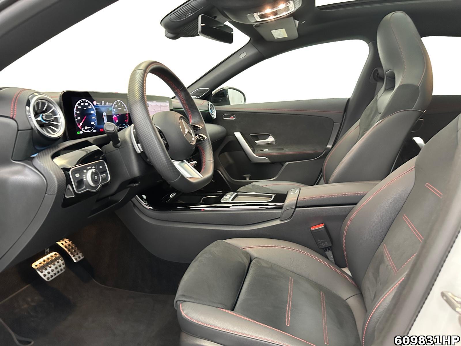 Fahrzeugabbildung Mercedes-Benz CLA 180 SB AMG AHK Night Pano Burmester Distron