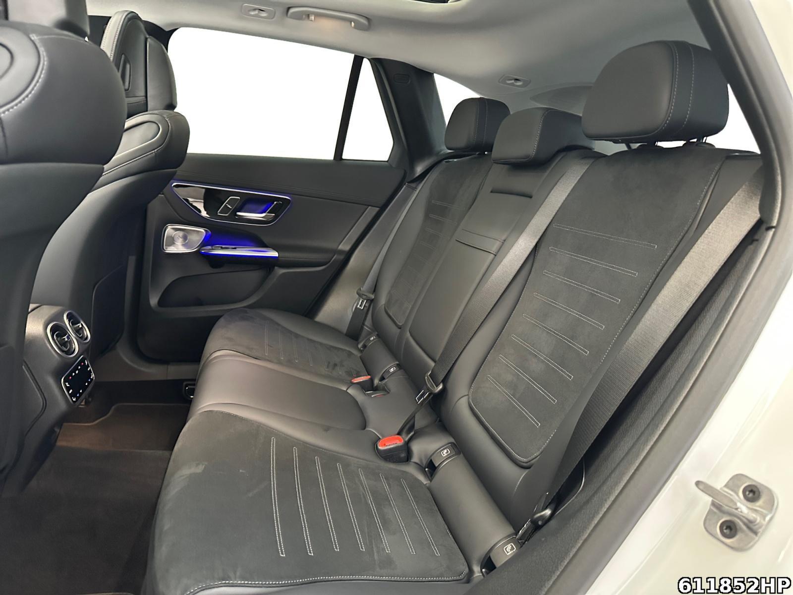 Fahrzeugabbildung Mercedes-Benz GLC 300 e AMG Pano AHK Burmester Digital-Light