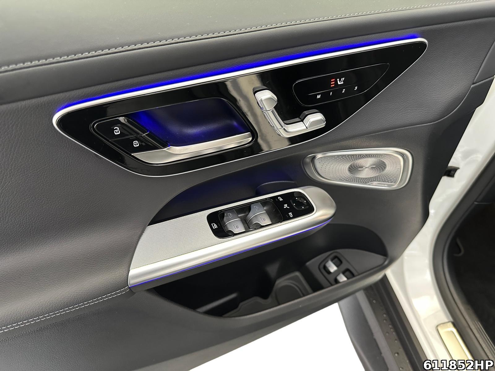 Fahrzeugabbildung Mercedes-Benz GLC 300 e AMG Pano AHK Burmester Digital-Light