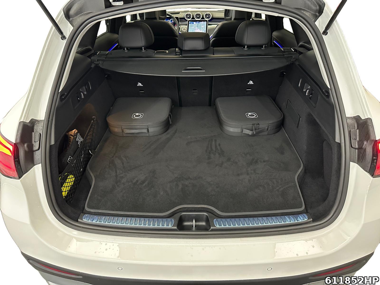 Fahrzeugabbildung Mercedes-Benz GLC 300 e AMG Pano AHK Burmester Digital-Light