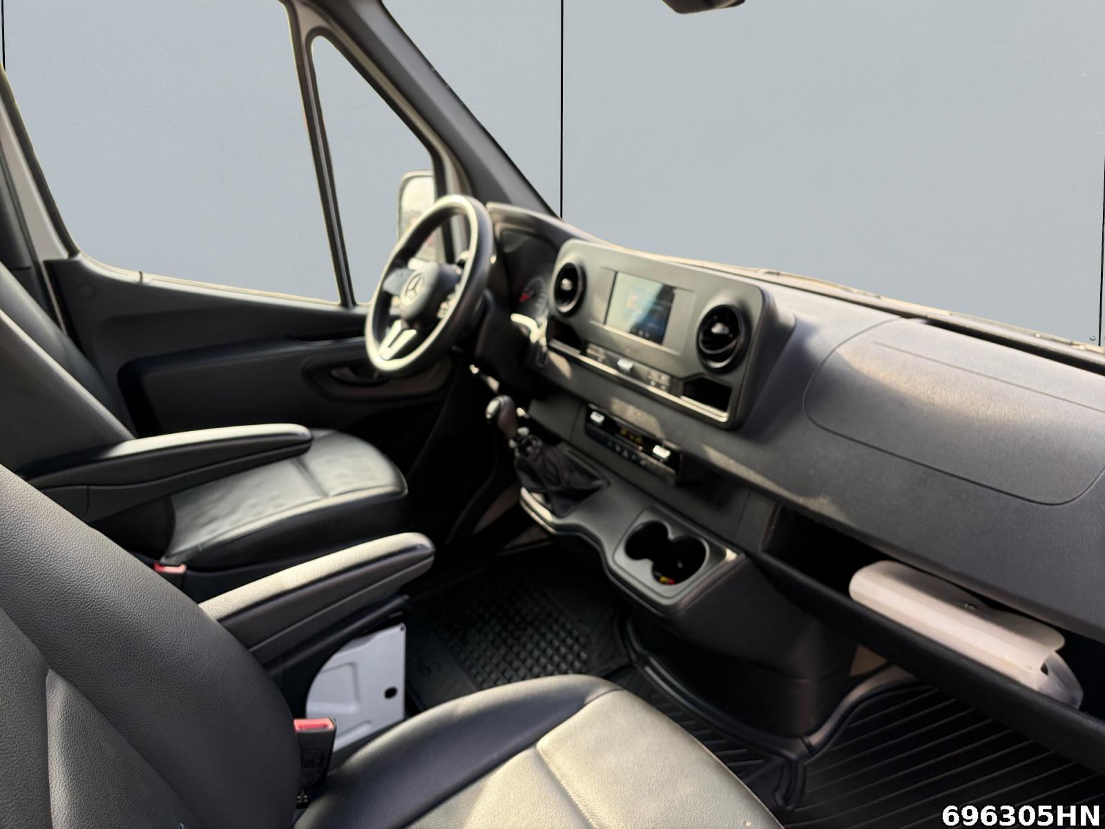 Fahrzeugabbildung Mercedes-Benz Sprinter 215 CDI *DoKa*Klima*AHK*Leder*MBUX*