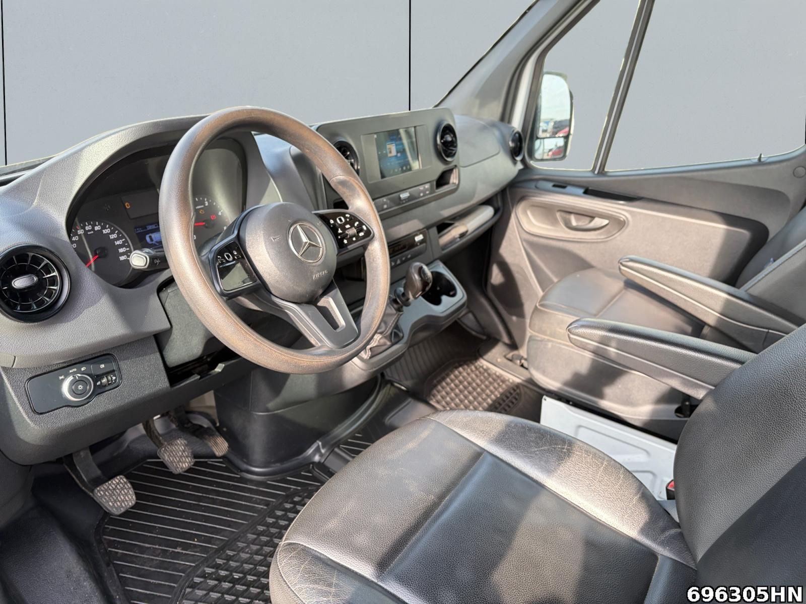 Fahrzeugabbildung Mercedes-Benz Sprinter 215 CDI *DoKa*Klima*AHK*Leder*MBUX*