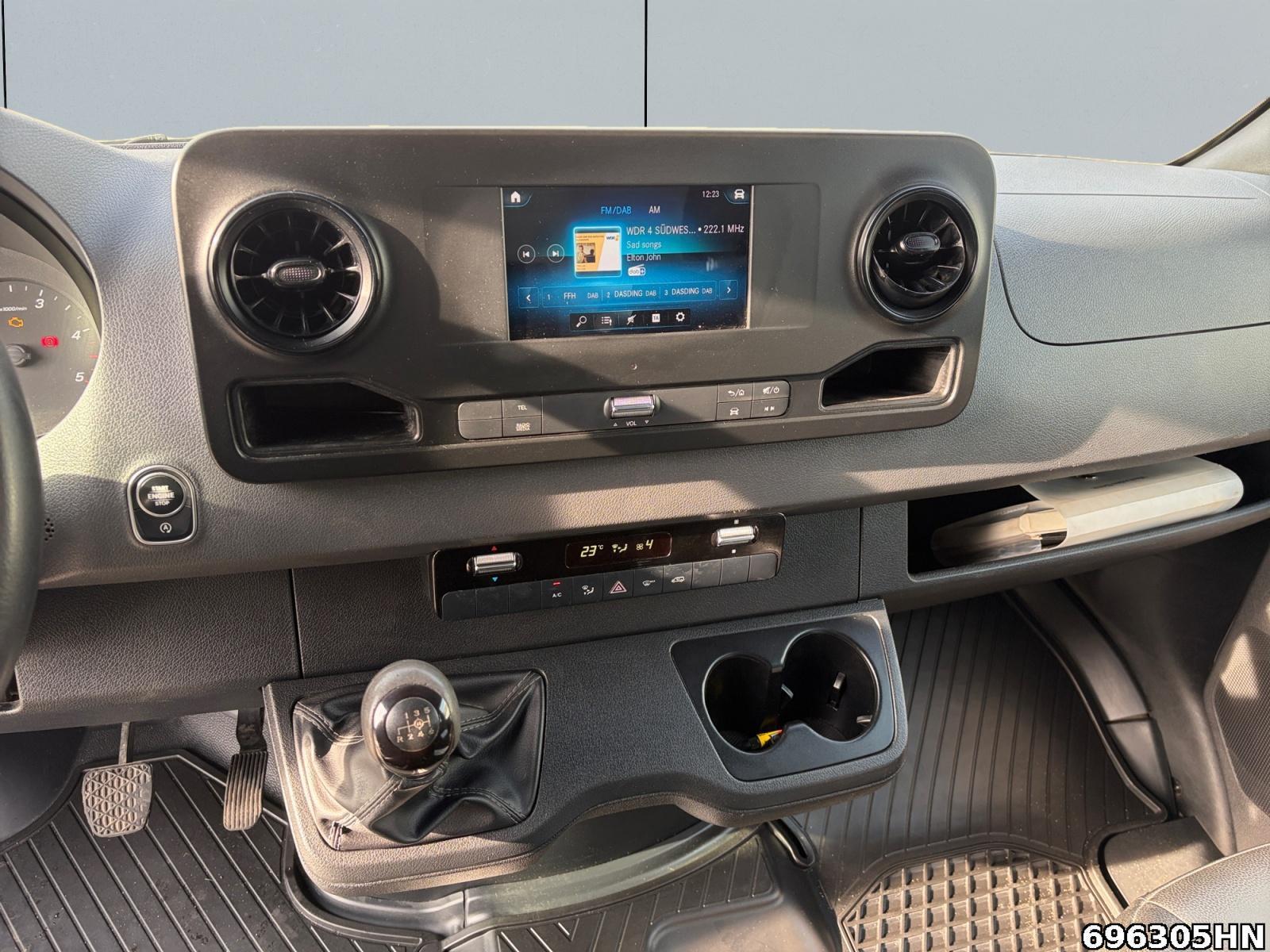 Fahrzeugabbildung Mercedes-Benz Sprinter 215 CDI *DoKa*Klima*AHK*Leder*MBUX*