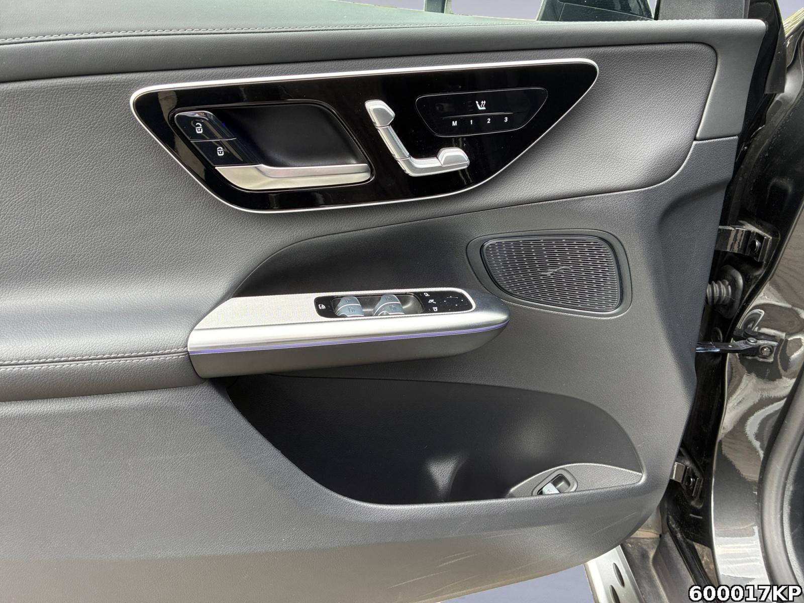 Fahrzeugabbildung Mercedes-Benz GLC 300 d 4M AMG AHK 360° Memory Ambiente