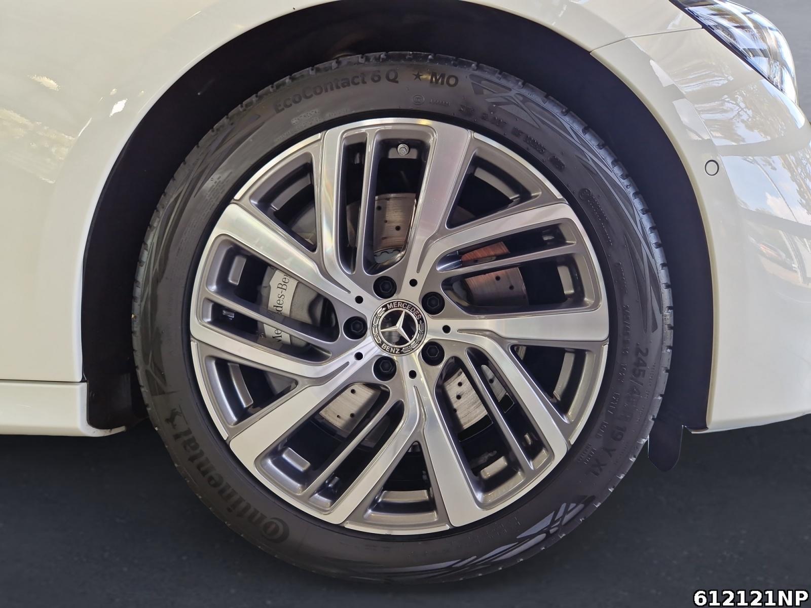 Fahrzeugabbildung Mercedes-Benz E 300 e Avantgarde Distronic Keyless Kamera LED
