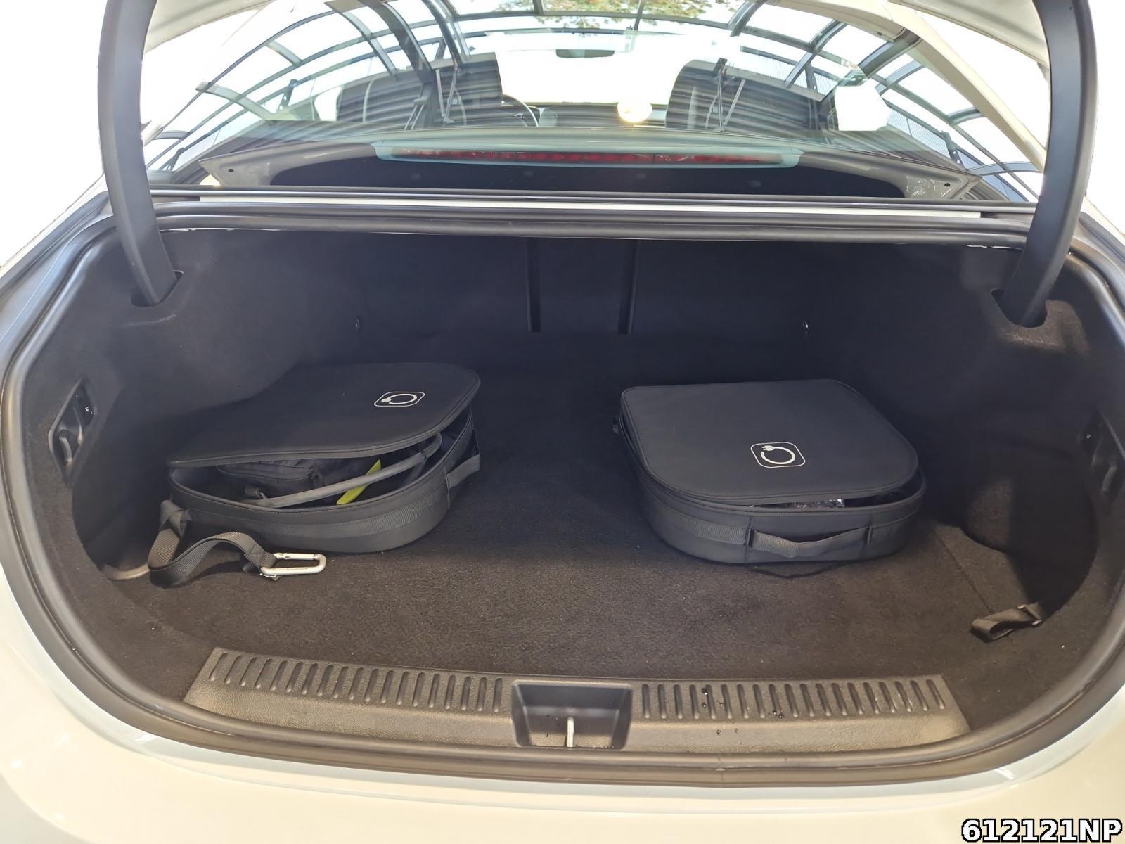 Fahrzeugabbildung Mercedes-Benz E 300 e Avantgarde Distronic Keyless Kamera LED