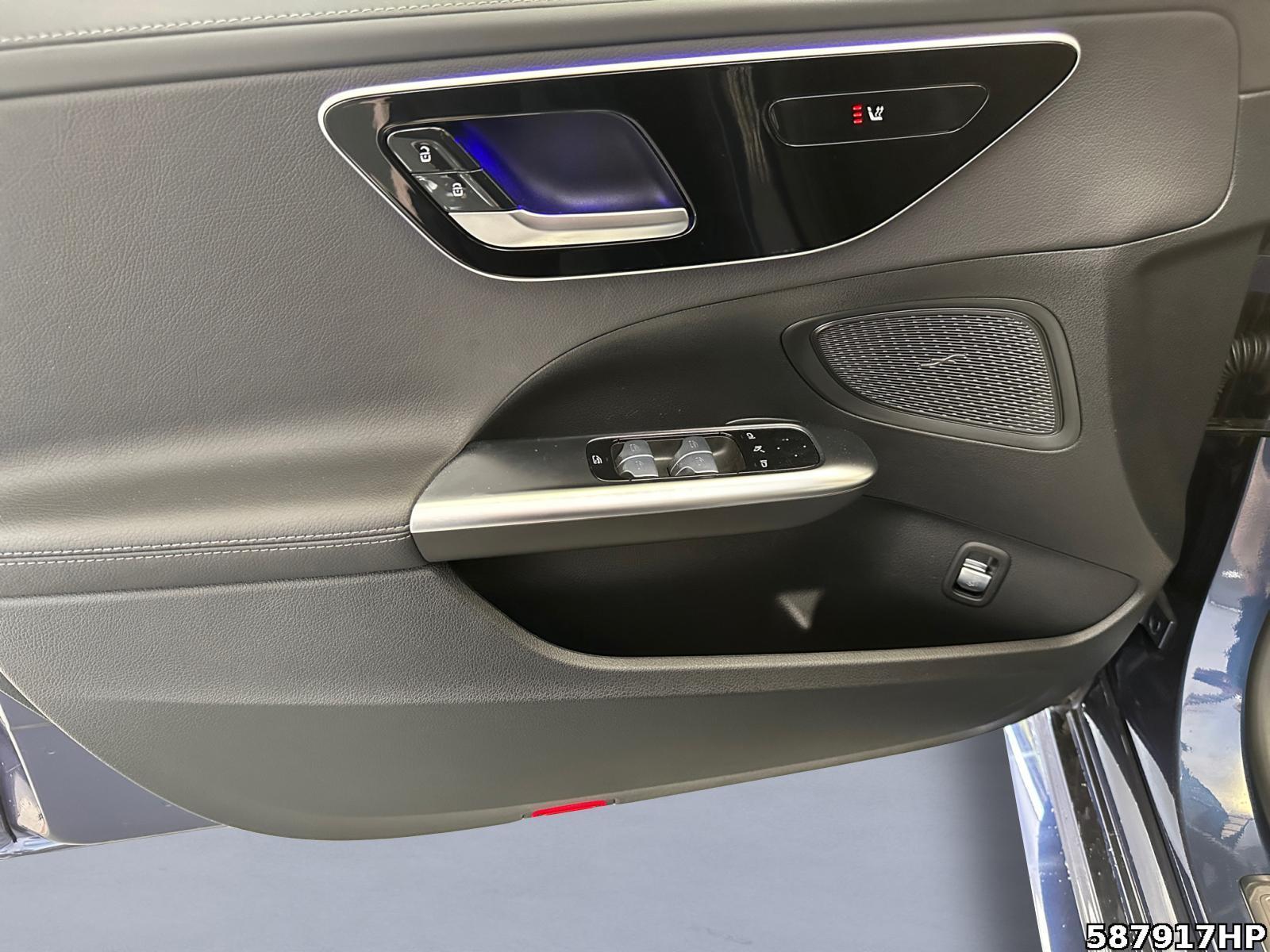 Fahrzeugabbildung Mercedes-Benz C 300 d AMG *Pano AHK DISTRONIC 19