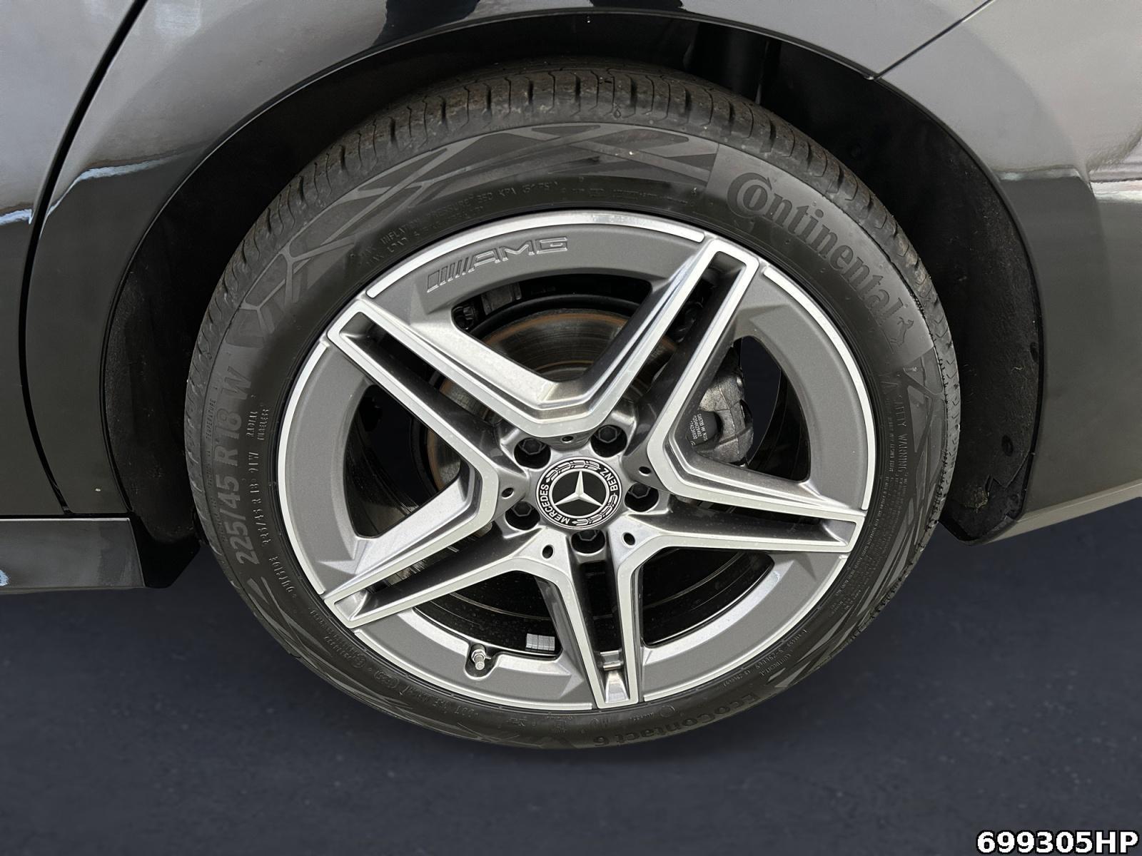 Fahrzeugabbildung Mercedes-Benz CLA 180 Coupé AMG CarPlay Ambient Kamera Keyless