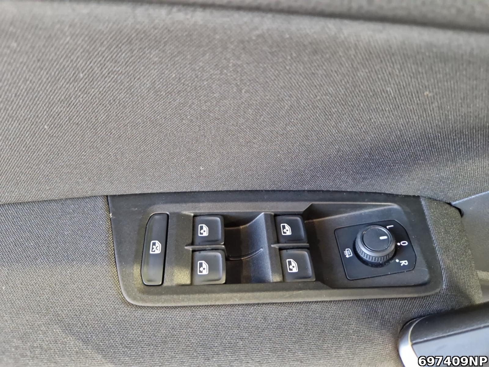Fahrzeugabbildung Volkswagen Touran 2.0 TDI United 7 Sitzer AHK Navi DAB+