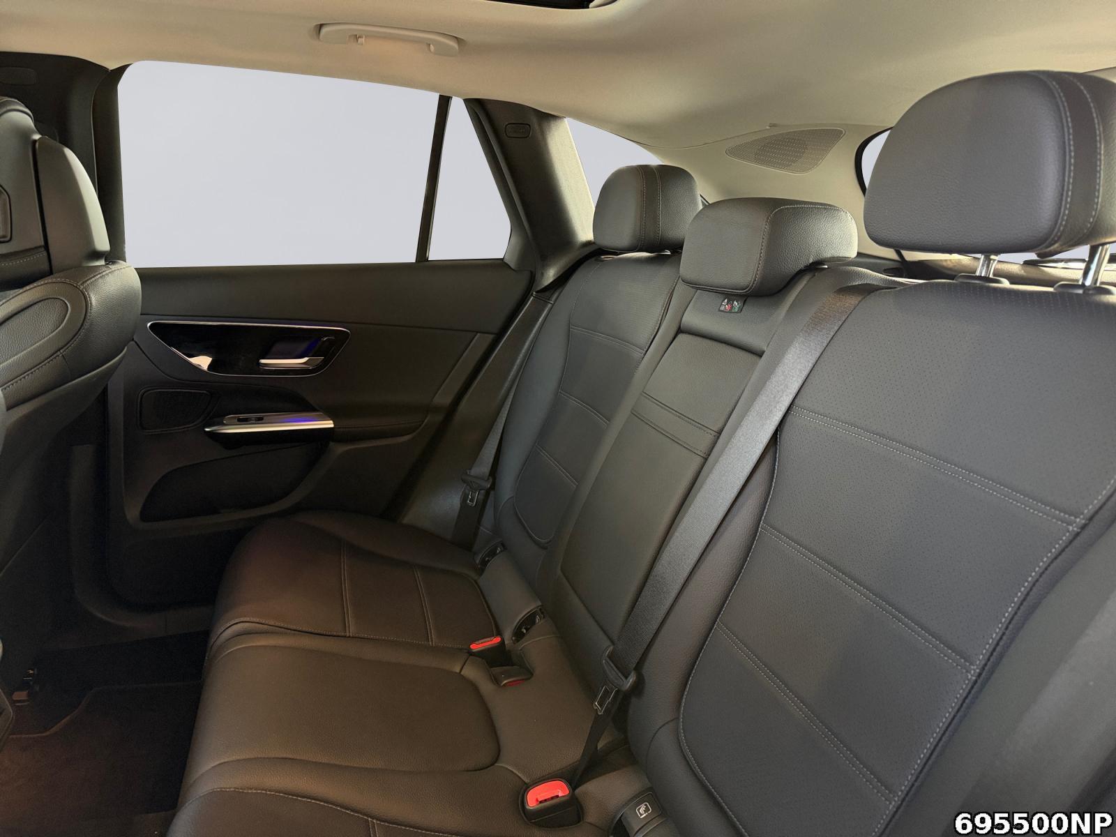 Fahrzeugabbildung Mercedes-Benz GLC 200 4M Avantgarde AHK Panorama Distronic LED