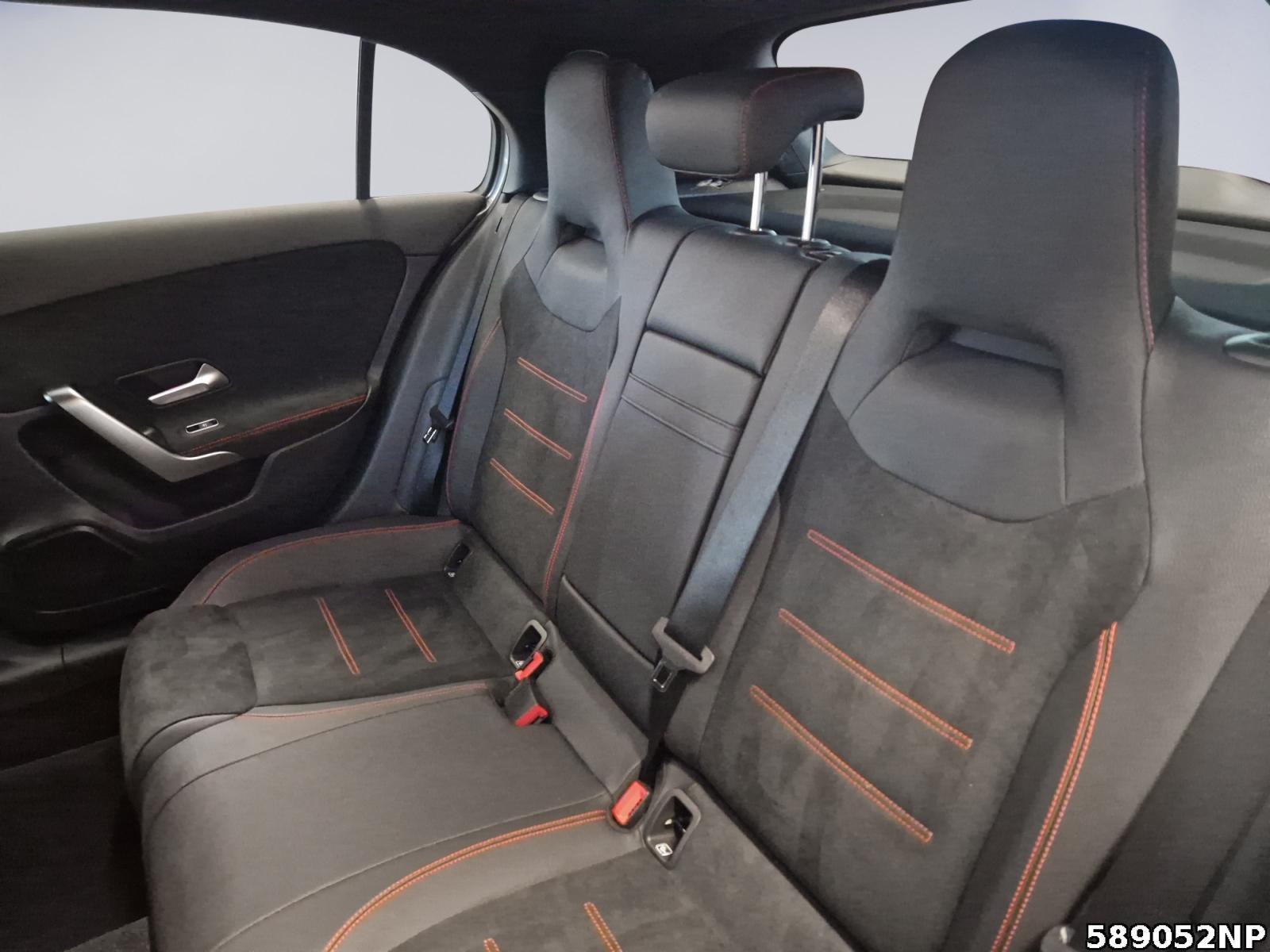 Fahrzeugabbildung Mercedes-Benz A 200 AMG Night LED Kamera Ambiente 18