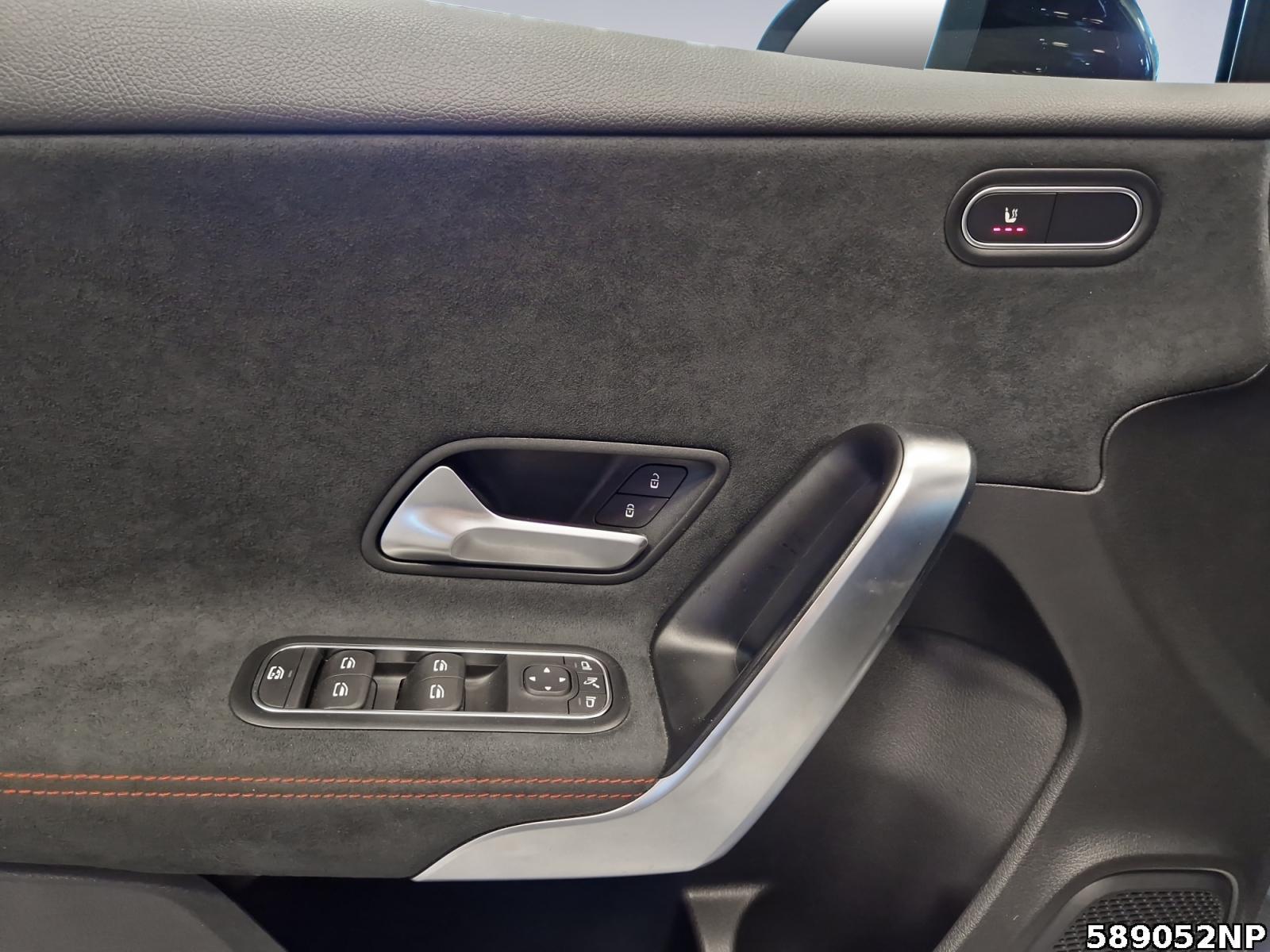 Fahrzeugabbildung Mercedes-Benz A 200 AMG Night LED Kamera Ambiente 18
