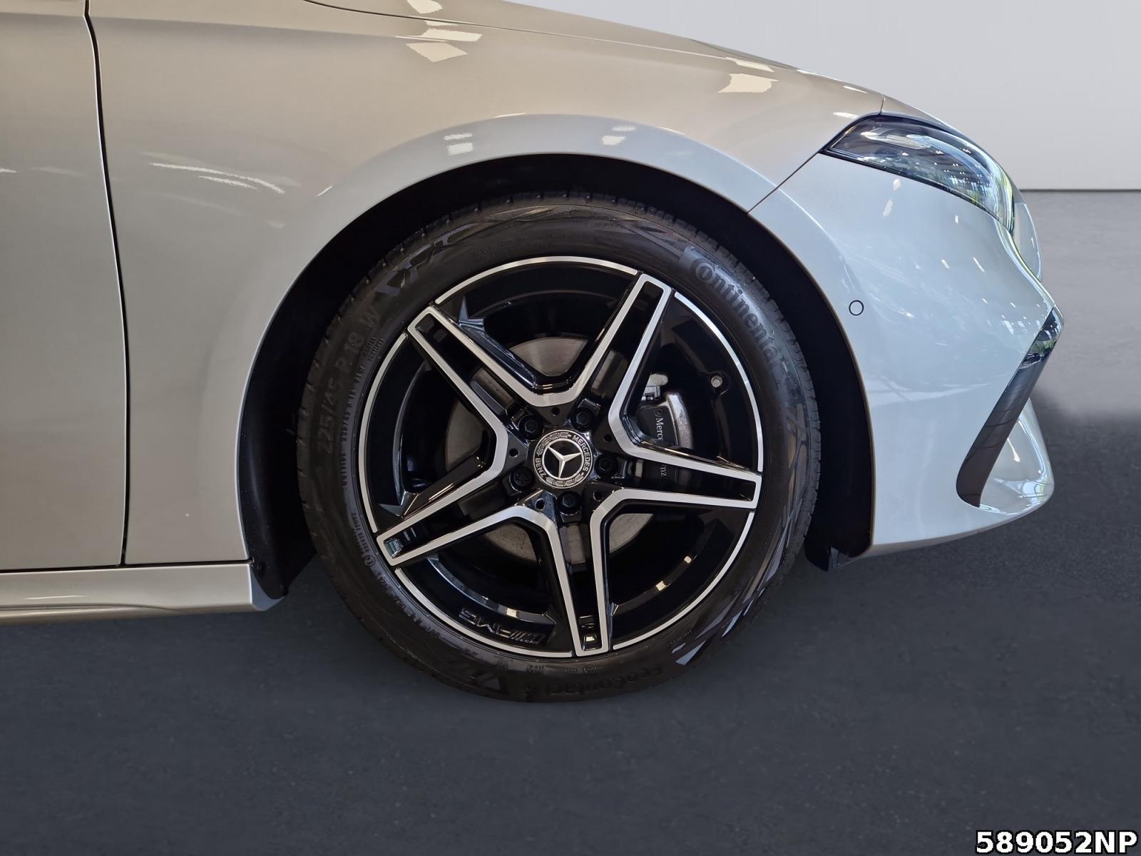 Fahrzeugabbildung Mercedes-Benz A 200 AMG Night LED Kamera Ambiente 18