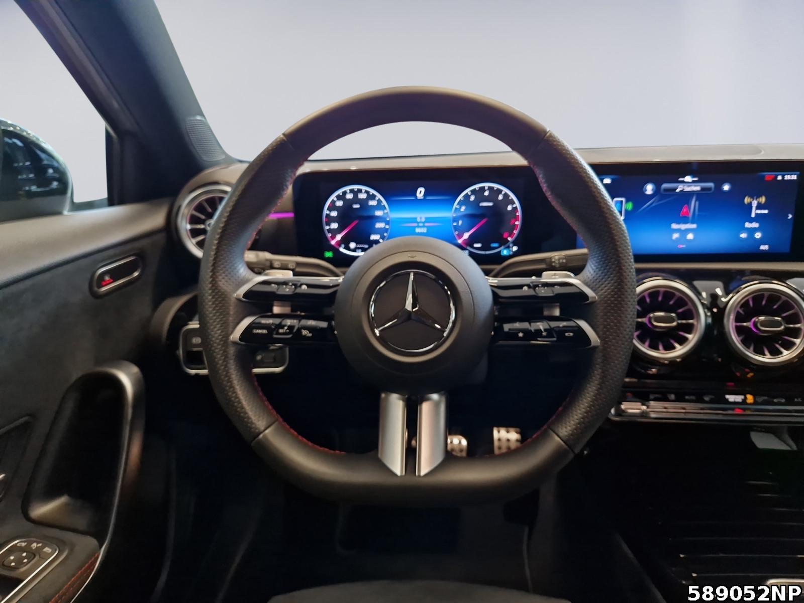 Fahrzeugabbildung Mercedes-Benz A 200 AMG Night LED Kamera Ambiente 18
