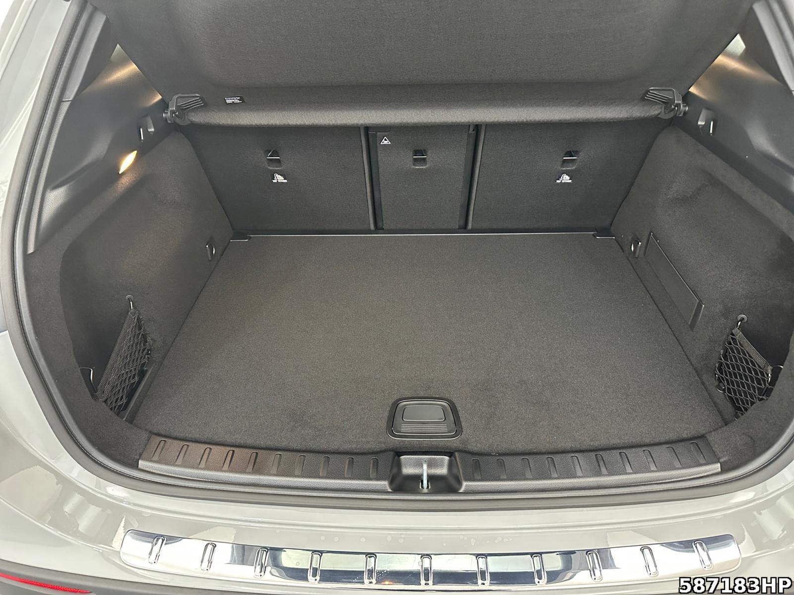 Fahrzeugabbildung Mercedes-Benz GLA 200 d +AMG+NIGHT+AHK+PANO+MEMORY+DISTRONIC+