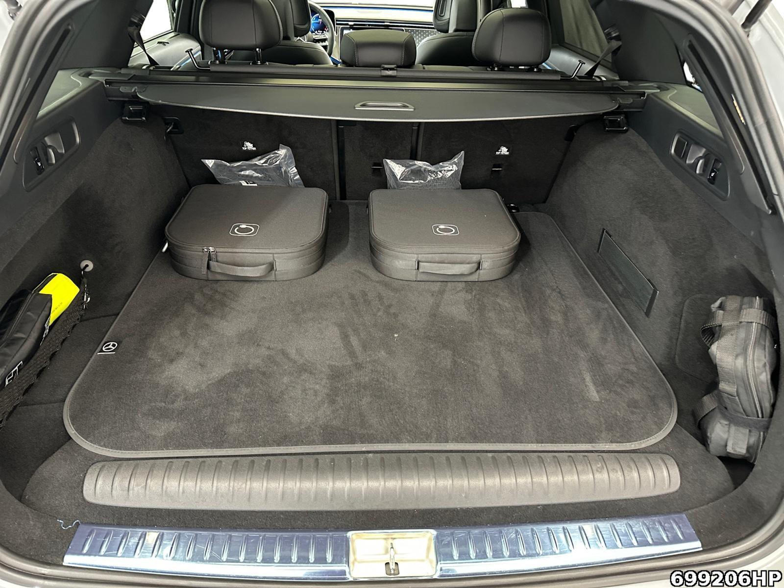 Fahrzeugabbildung Mercedes-Benz E 300 T AMG Night DISTRONIC AHK Pano DIGITAL