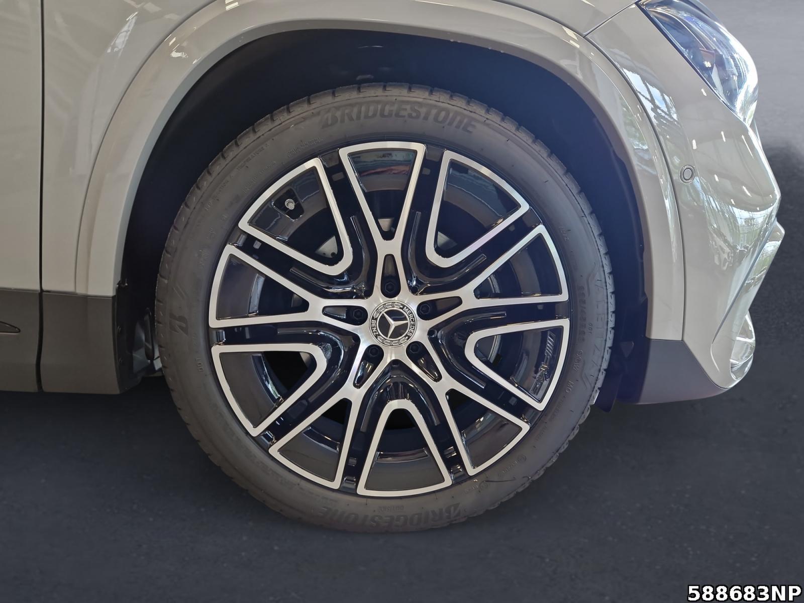 Fahrzeugabbildung Mercedes-Benz GLA 200 SPECIAL-EDITION+20
