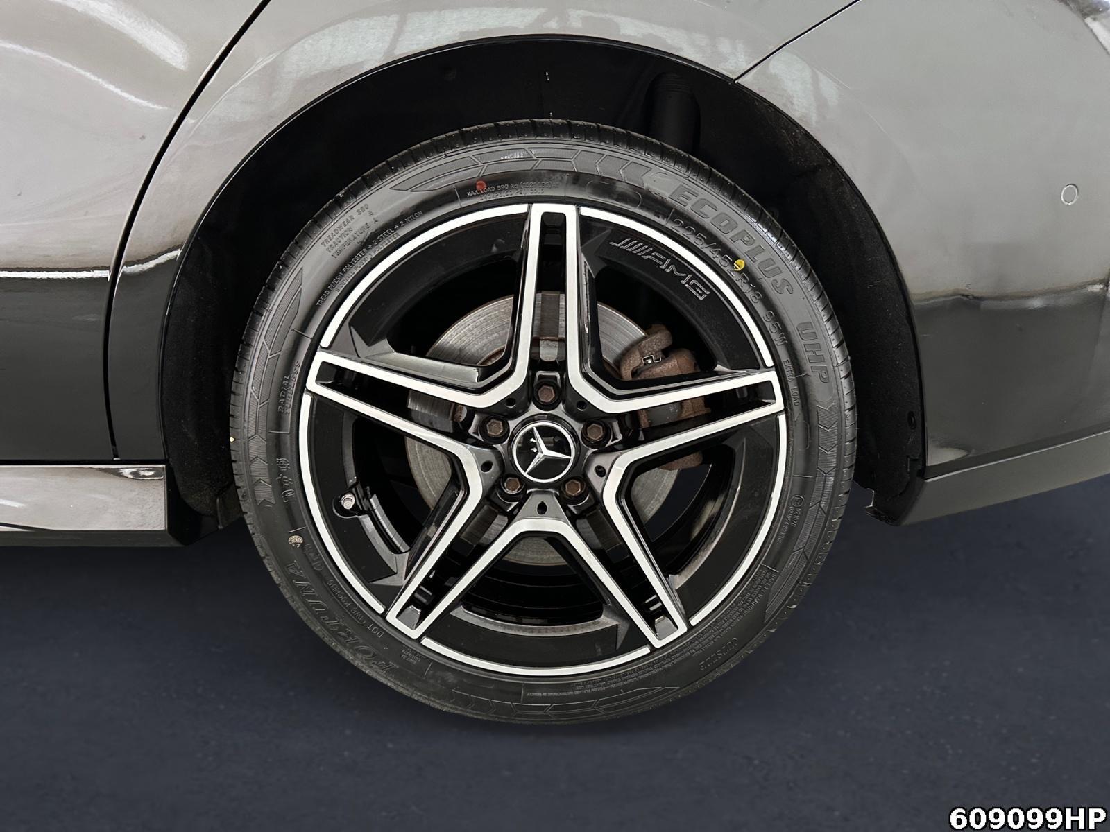 Fahrzeugabbildung Mercedes-Benz CLA 250 Shooting Brake e AMG Line Night Kamera CarPlay LED