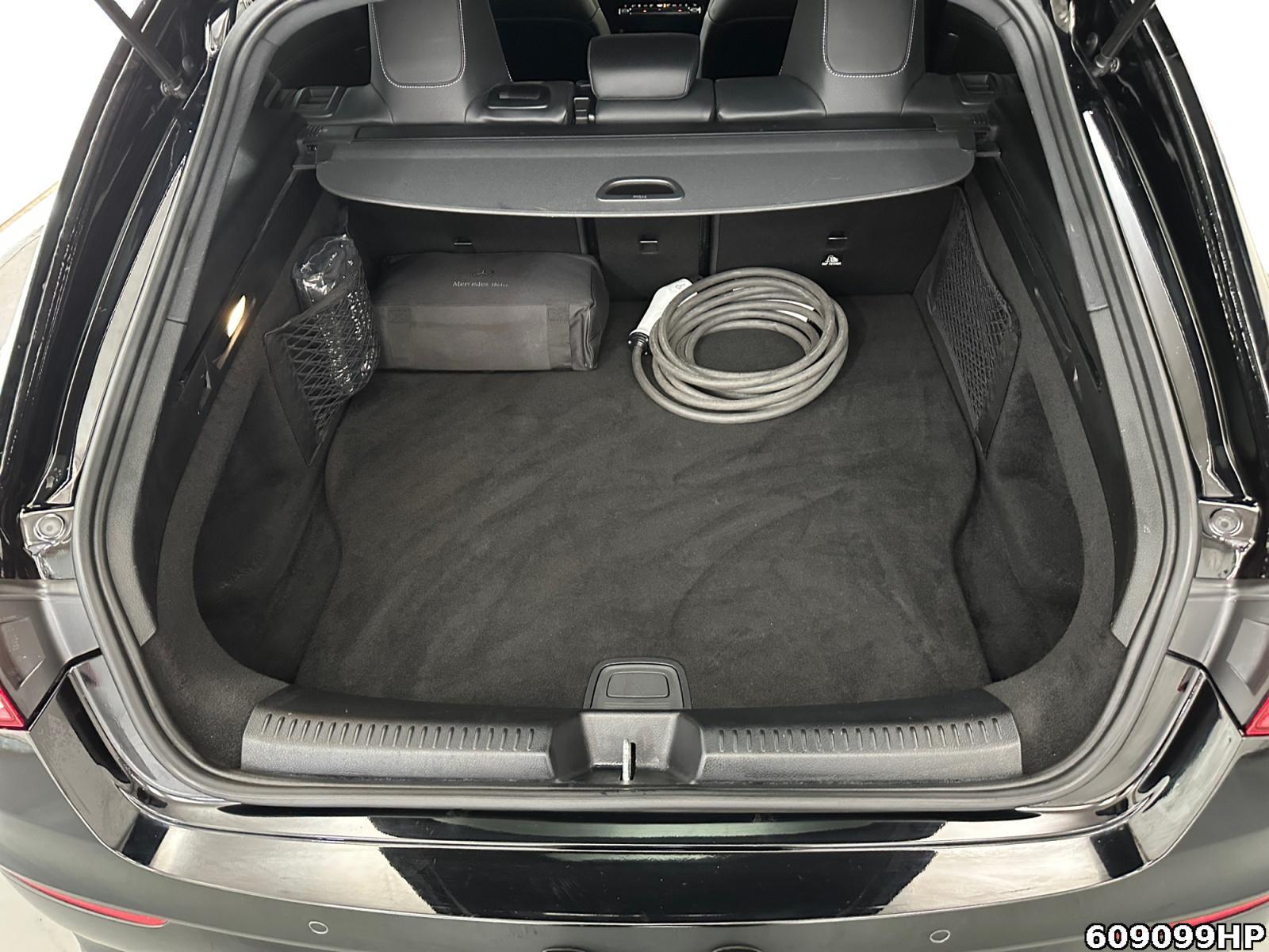 Fahrzeugabbildung Mercedes-Benz CLA 250 Shooting Brake e AMG Line Night Kamera CarPlay LED