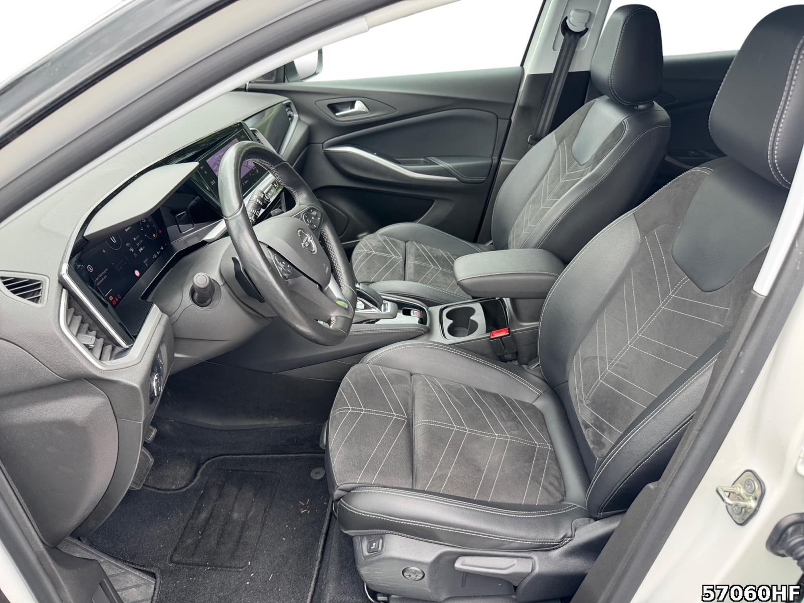 Fahrzeugabbildung Opel Grandland X Ultimate 1.6 Plug-In-Hybrid