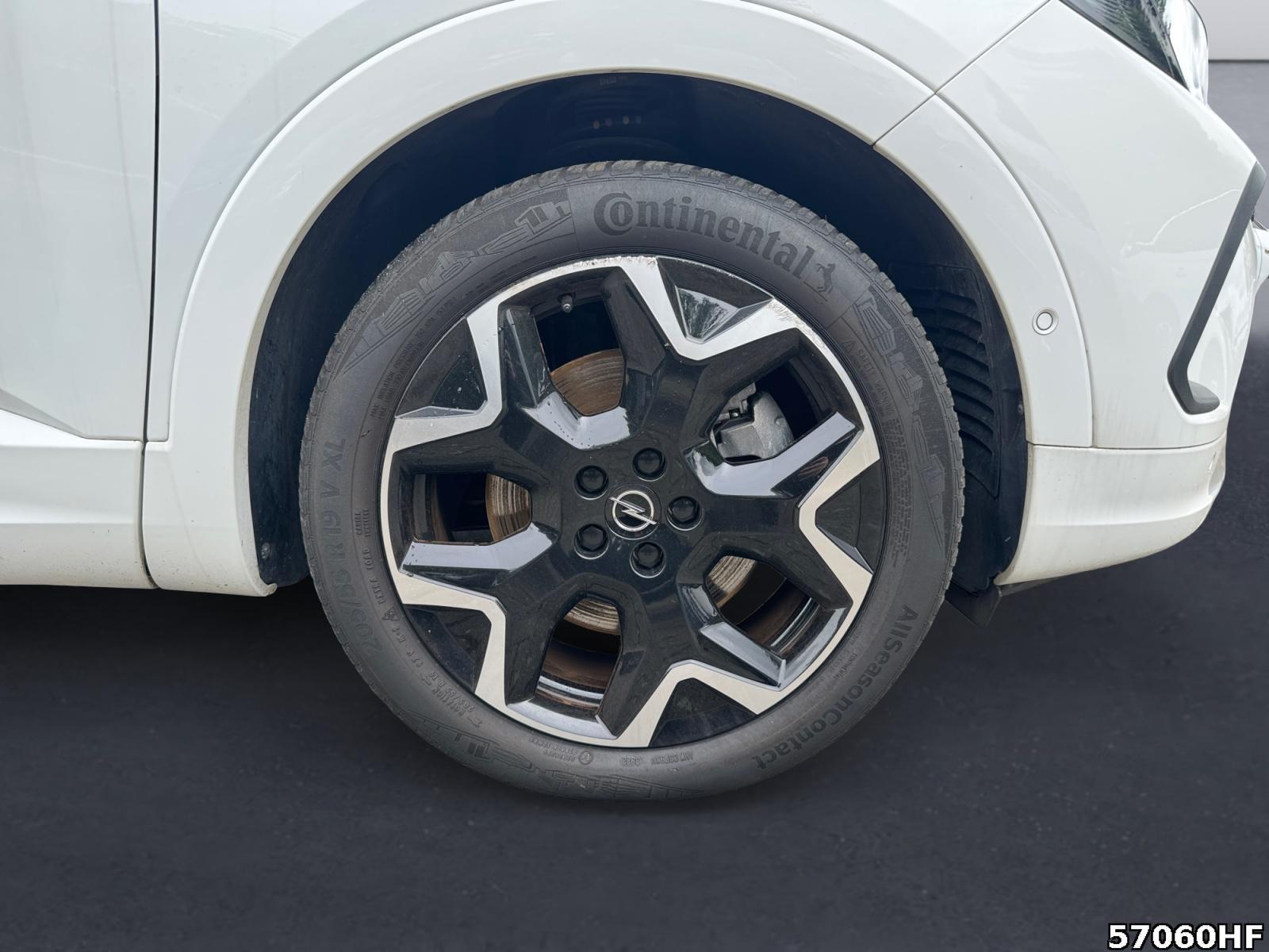 Fahrzeugabbildung Opel Grandland X Ultimate 1.6 Plug-In-Hybrid