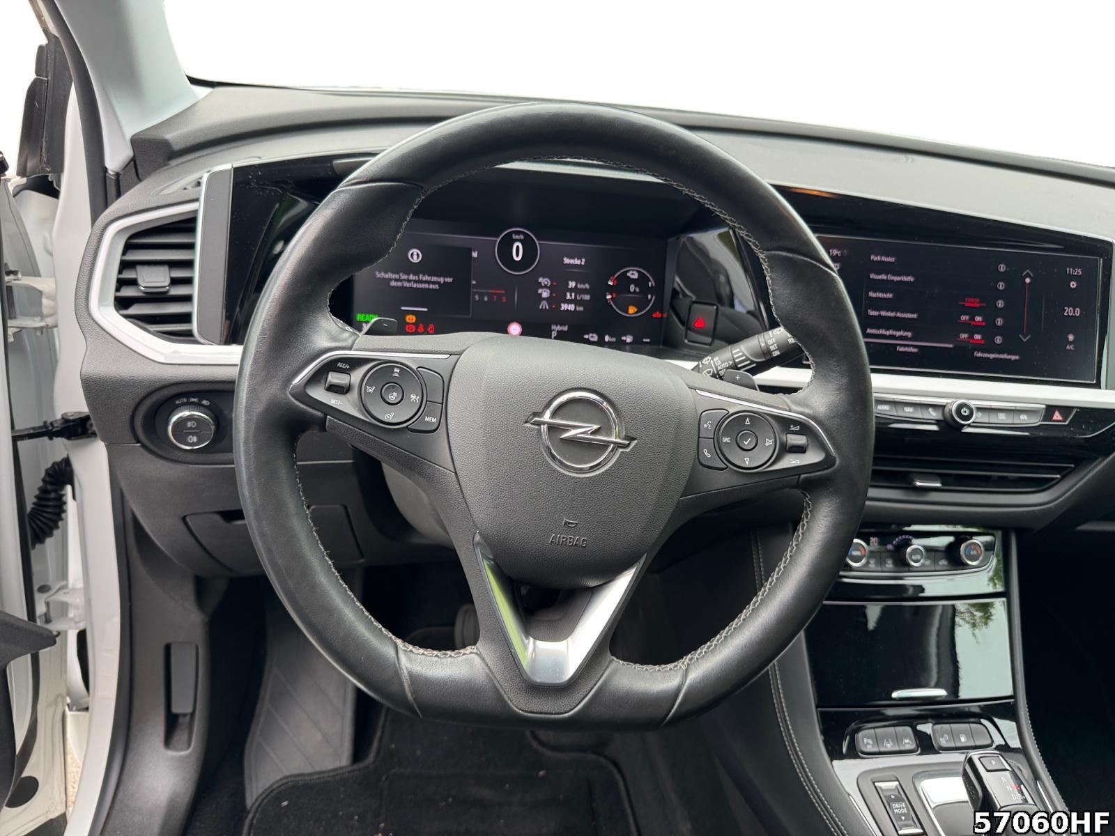 Fahrzeugabbildung Opel Grandland X Ultimate 1.6 Plug-In-Hybrid