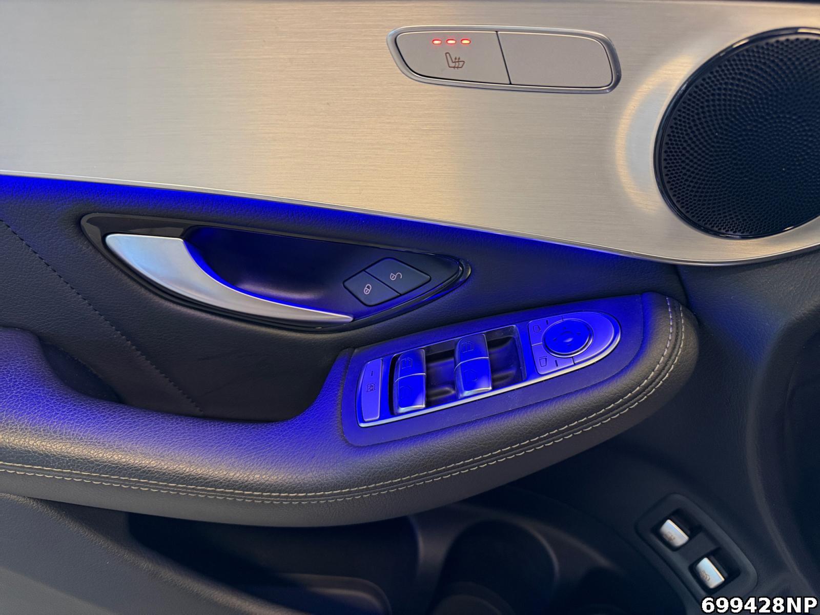 Fahrzeugabbildung Mercedes-Benz GLC 300 e 4M AMG Kamera Night CarPlay LED MBUX
