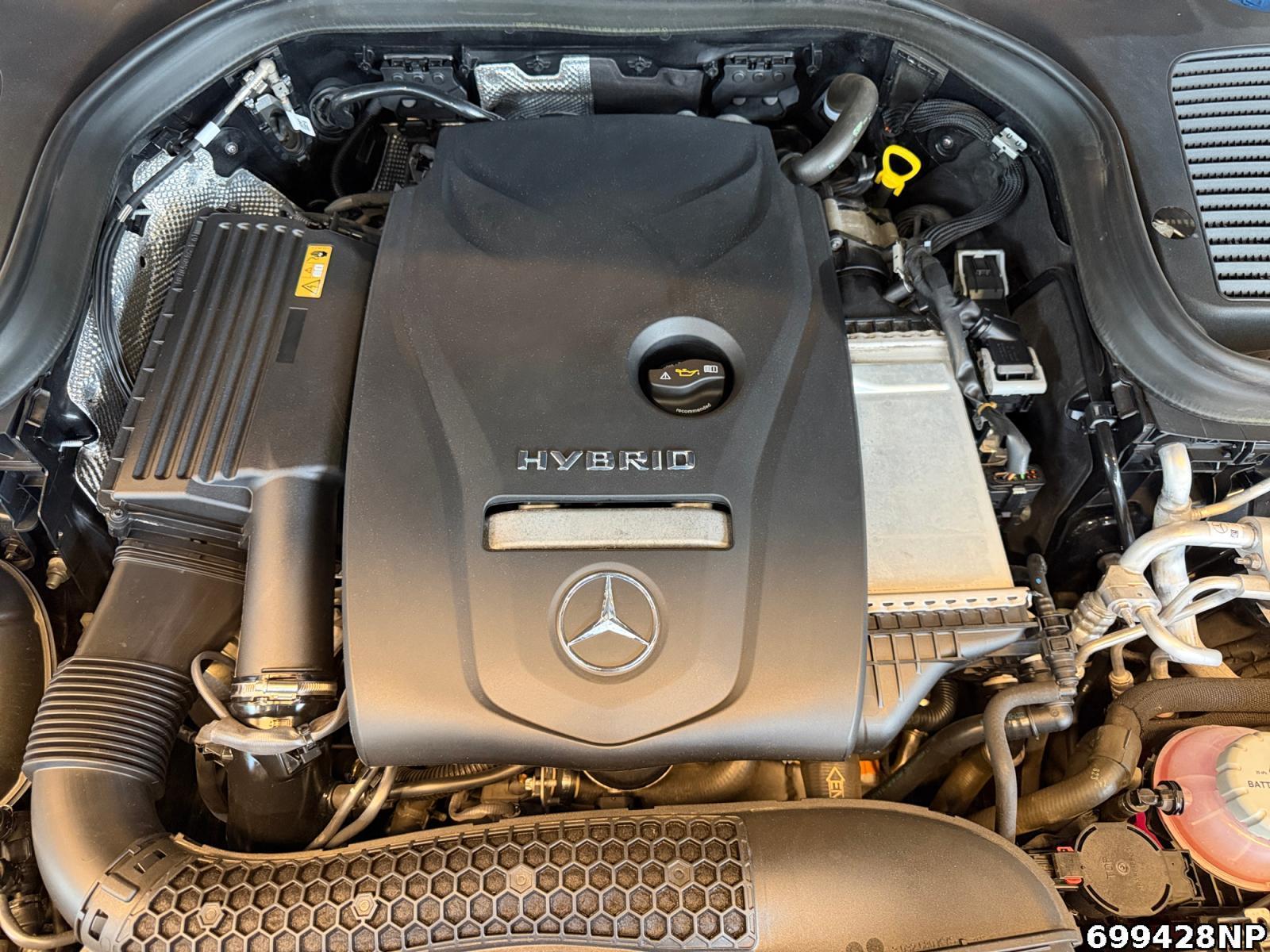 Fahrzeugabbildung Mercedes-Benz GLC 300 e 4M AMG Kamera Night CarPlay LED MBUX