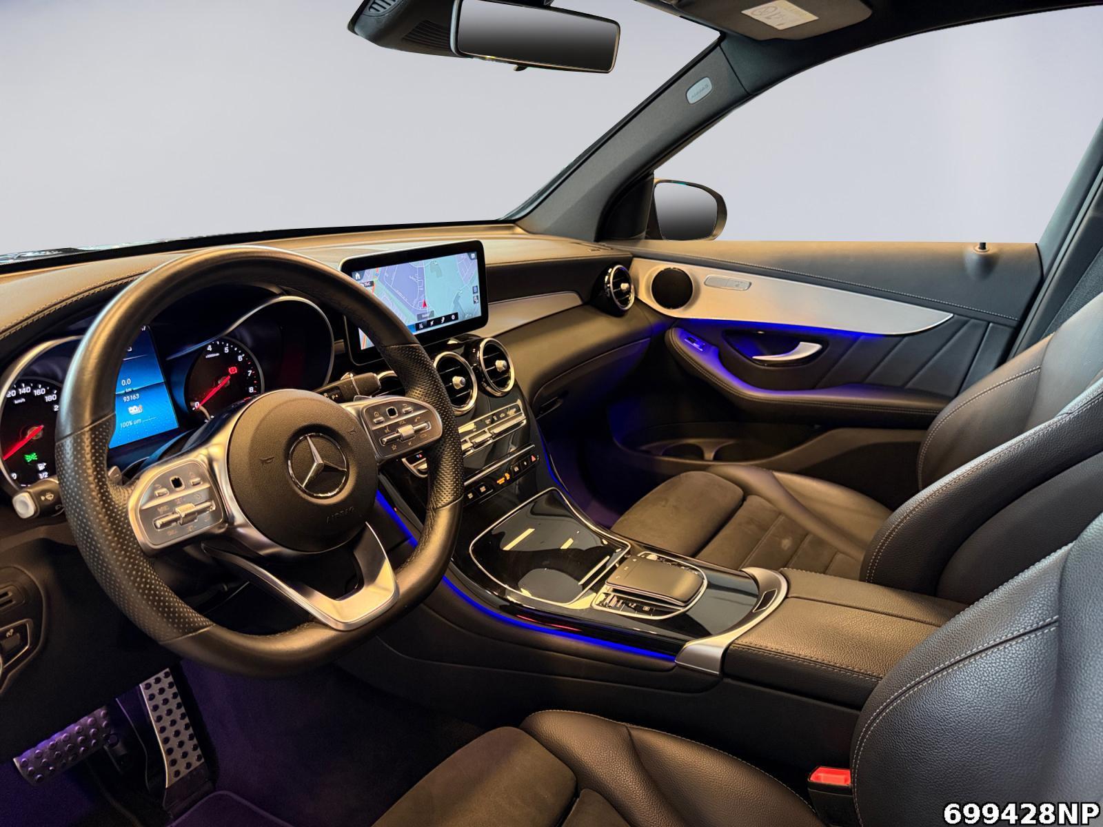 Fahrzeugabbildung Mercedes-Benz GLC 300 e 4M AMG Kamera Night CarPlay LED MBUX