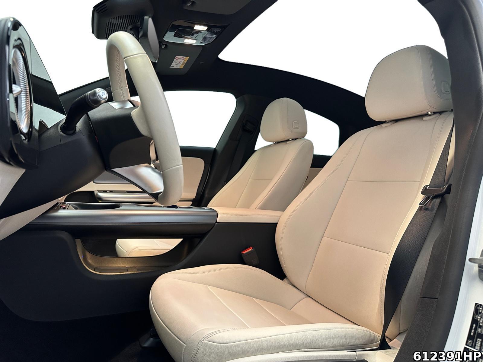 Fahrzeugabbildung Mercedes-Benz CLA 250 Progressive Pano Multibeam Night