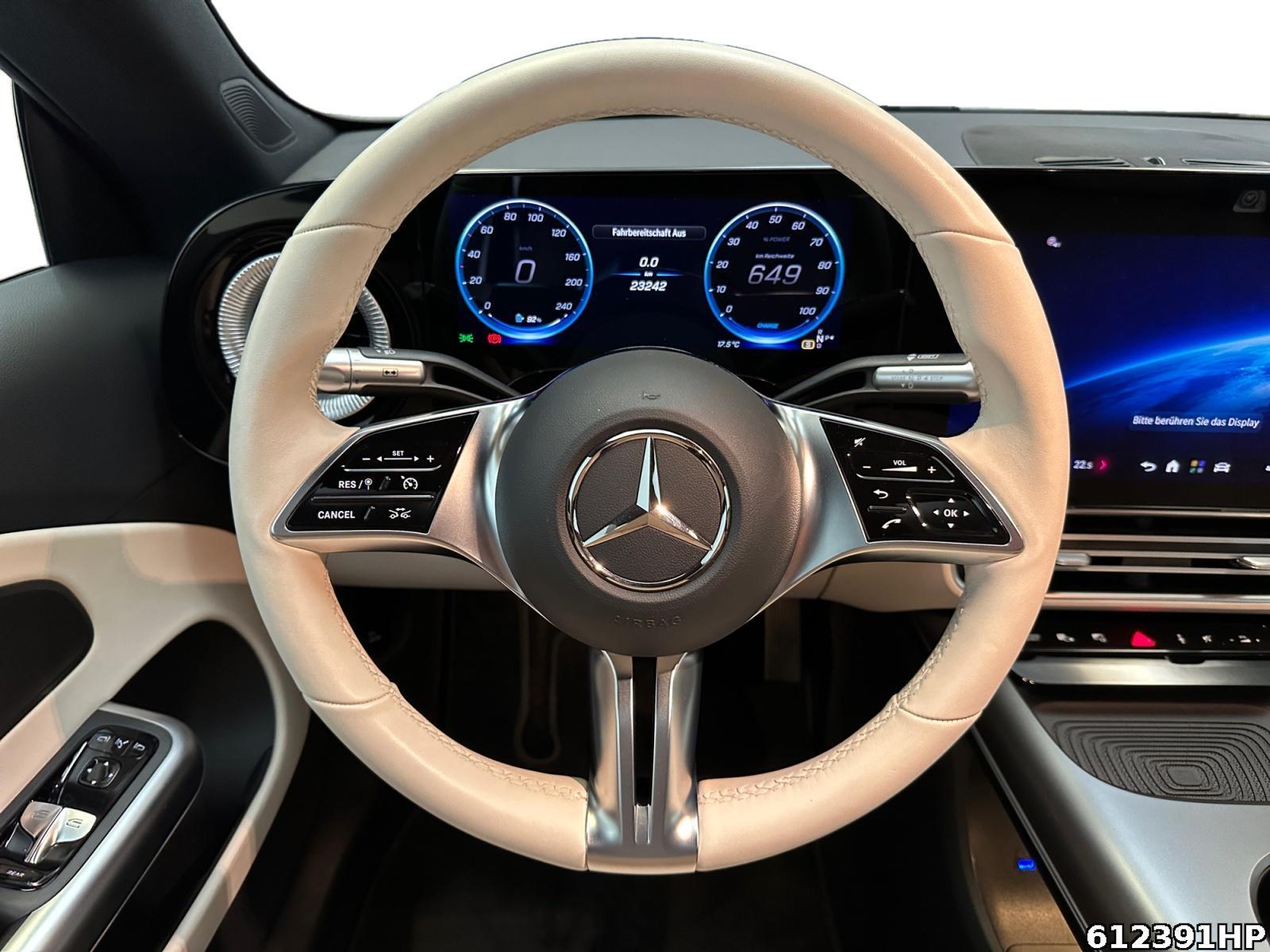 Fahrzeugabbildung Mercedes-Benz CLA 250 Progressive Pano Multibeam Night