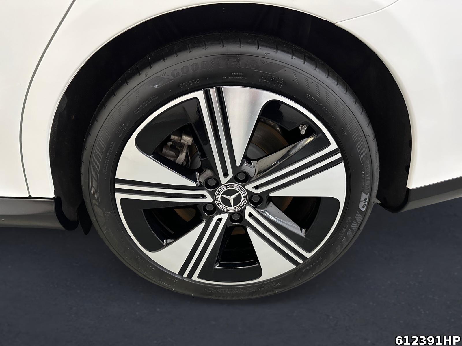 Fahrzeugabbildung Mercedes-Benz CLA 250 Progressive Pano Multibeam Night