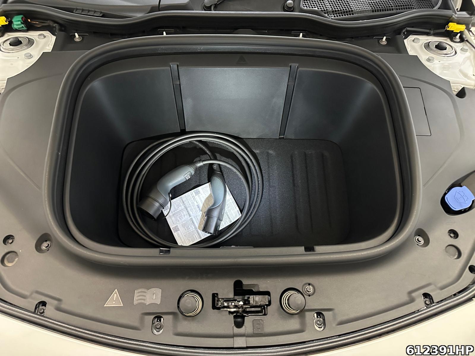 Fahrzeugabbildung Mercedes-Benz CLA 250 Progressive Pano Multibeam Night