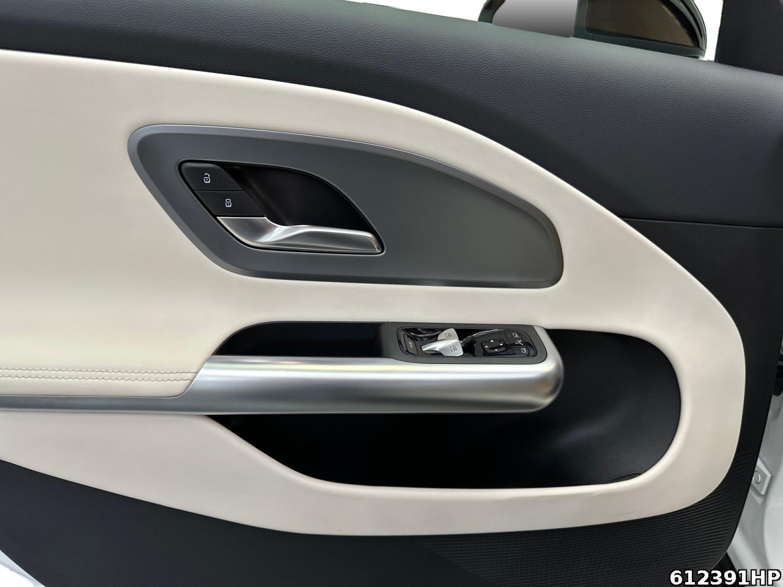 Fahrzeugabbildung Mercedes-Benz CLA 250 Progressive Pano Multibeam Night