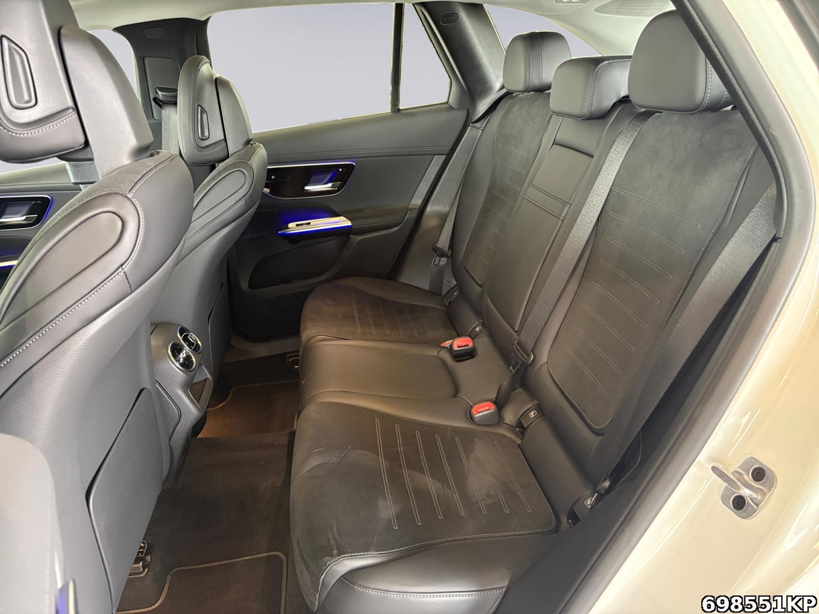 Fahrzeugabbildung Mercedes-Benz GLC 300 e 4M AMG AHK Pano Memory 20
