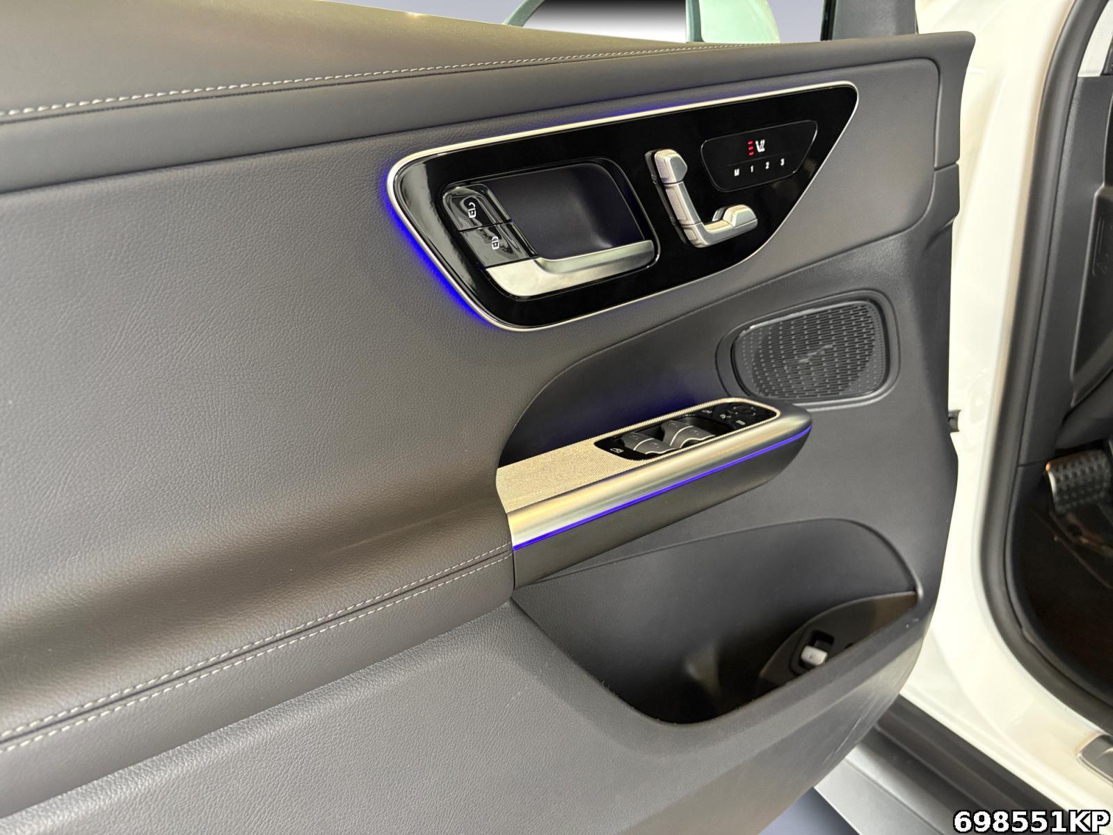 Fahrzeugabbildung Mercedes-Benz GLC 300 e 4M AMG AHK Pano Memory 20