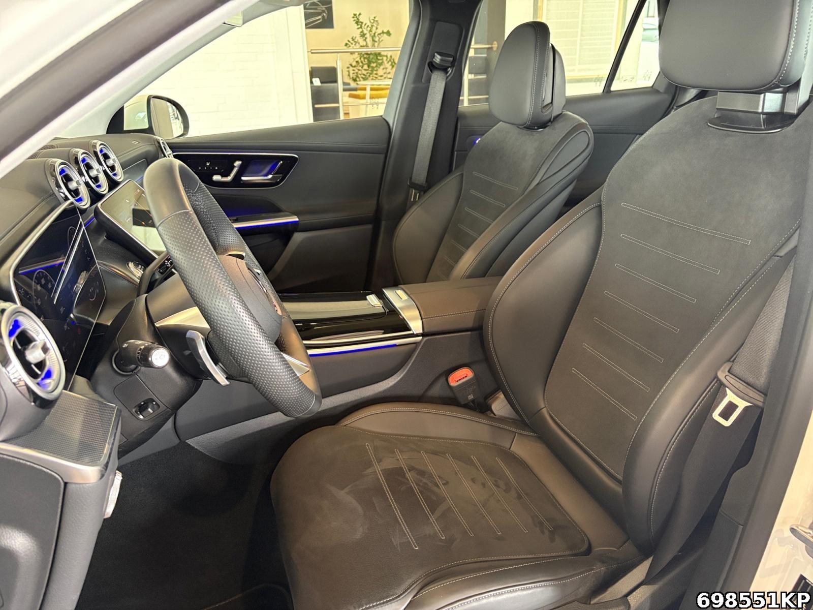 Fahrzeugabbildung Mercedes-Benz GLC 300 e 4M AMG AHK Pano Memory 20