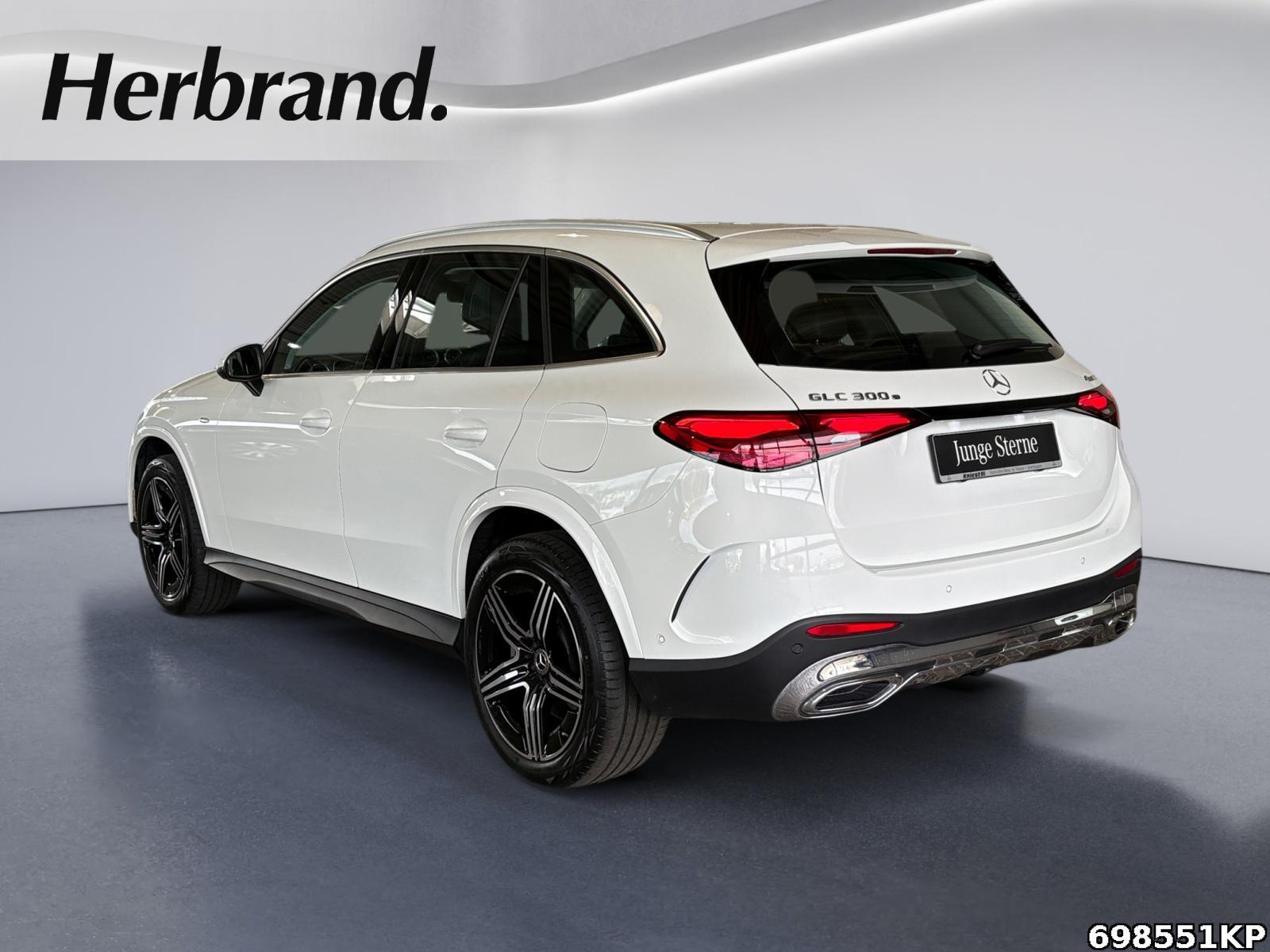 Fahrzeugabbildung Mercedes-Benz GLC 300 e 4M AMG AHK Pano Memory 20