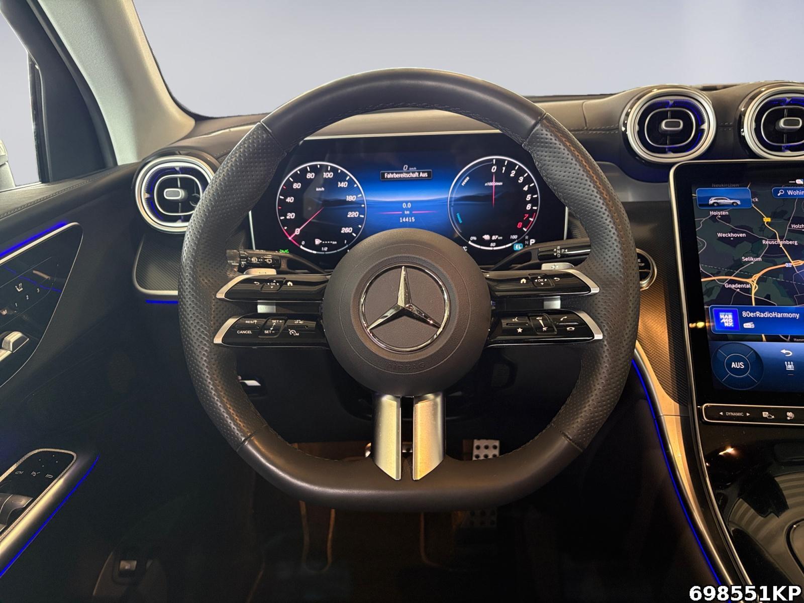 Fahrzeugabbildung Mercedes-Benz GLC 300 e 4M AMG AHK Pano Memory 20
