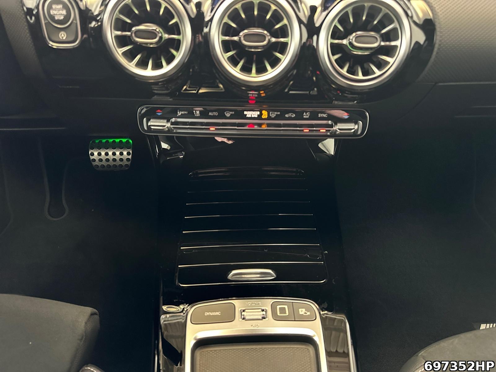 Fahrzeugabbildung Mercedes-Benz CLA 200 Shooting Brake d AMG Ambiente Night Kamera DISTRONIC