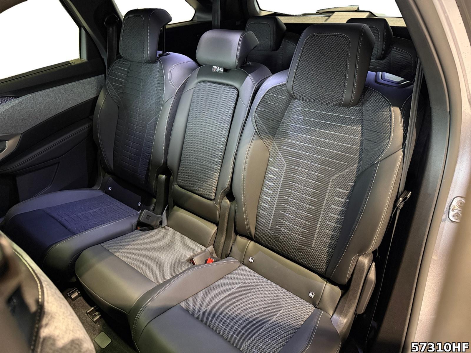 Fahrzeugabbildung Peugeot 5008 GT HYBRID*Navi*Sitzheizung*Totwinkelassist