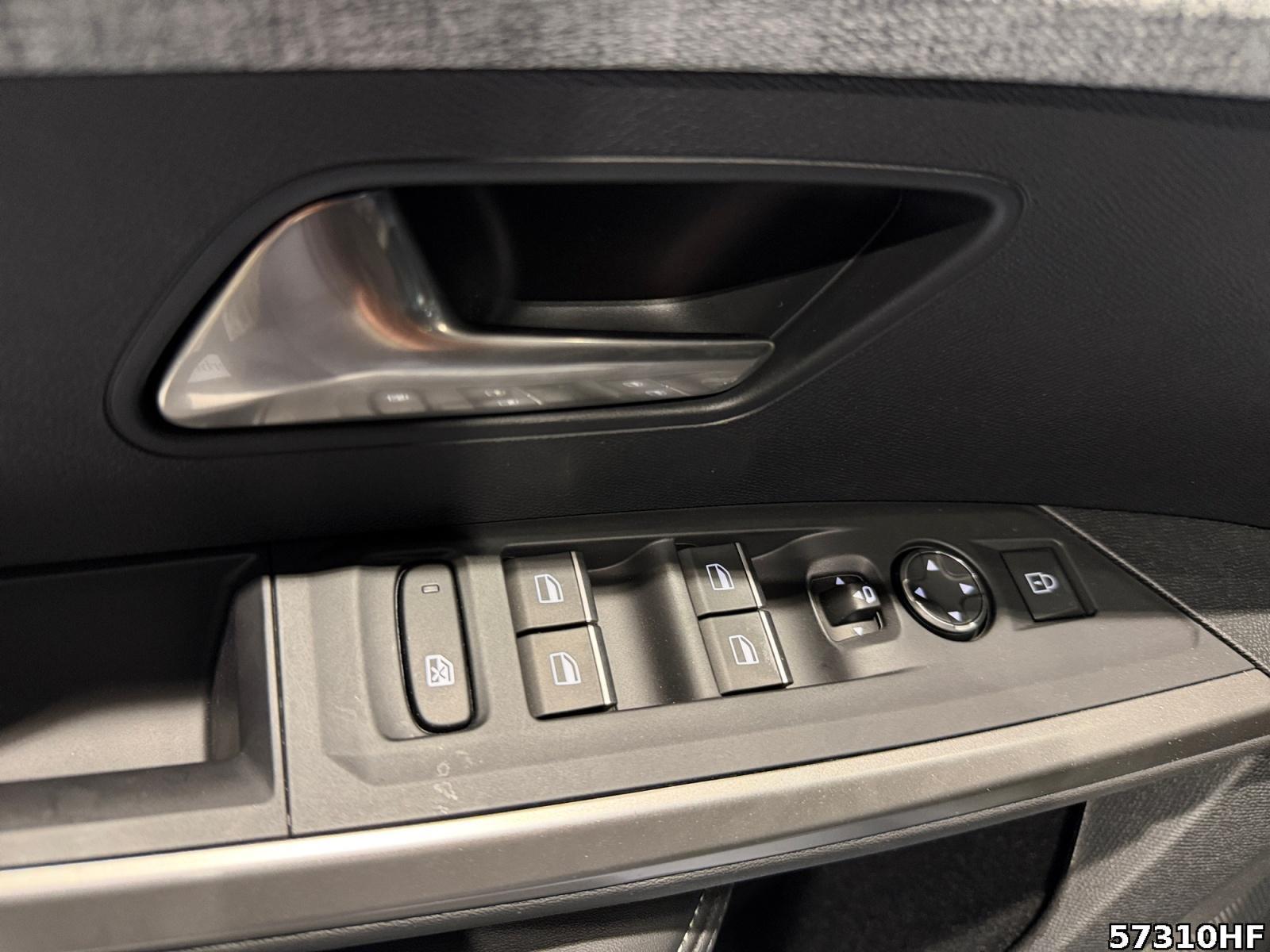 Fahrzeugabbildung Peugeot 5008 GT HYBRID*Navi*Sitzheizung*Totwinkelassist