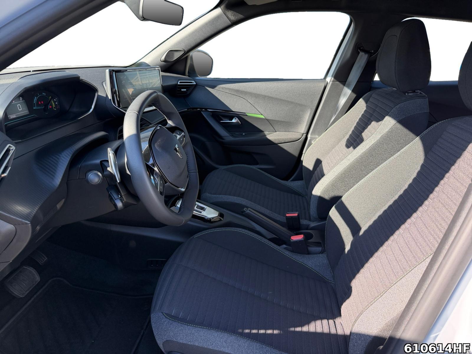 Fahrzeugabbildung Peugeot 2008 Active Hybrid 136 e-DSC6