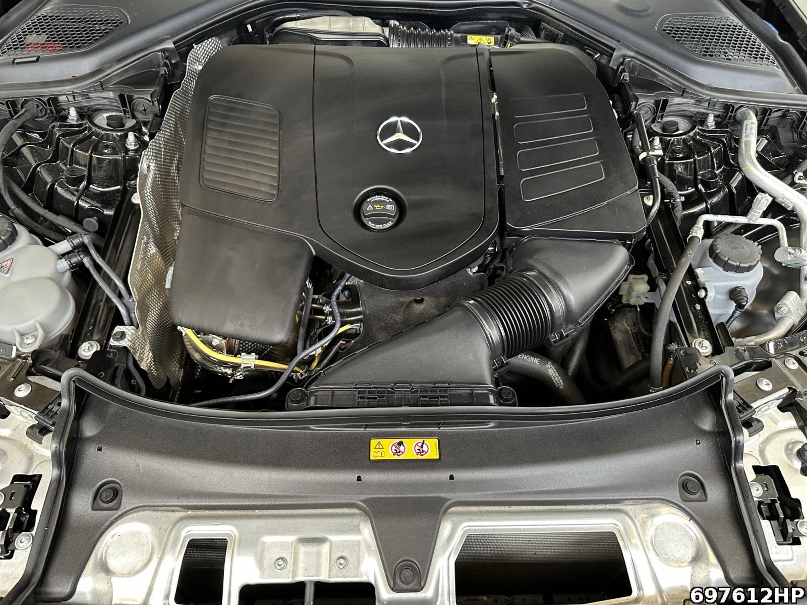 Fahrzeugabbildung Mercedes-Benz E 200 AMG Pano Night BURMESTER 21