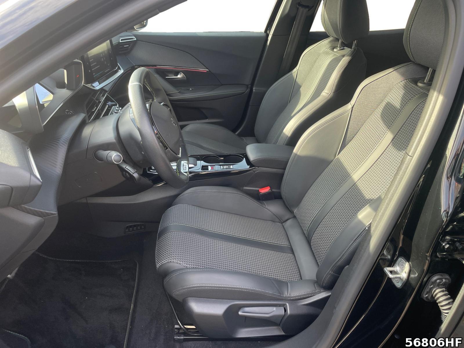 Fahrzeugabbildung Peugeot 2008 GT+11KWOnboardlader+SHZ+NAVI+CARPLAY+