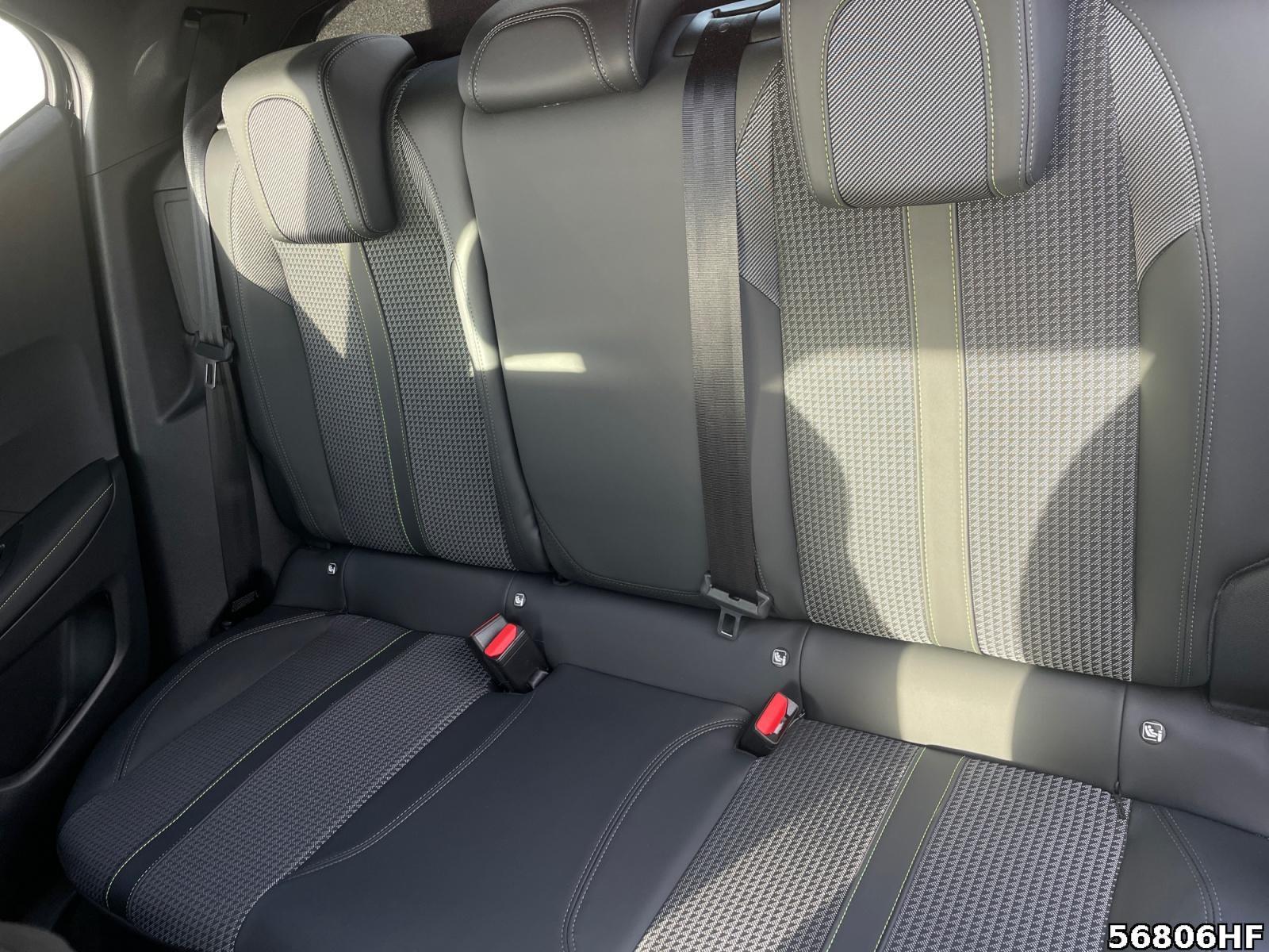 Fahrzeugabbildung Peugeot 2008 GT+11KWOnboardlader+SHZ+NAVI+CARPLAY+