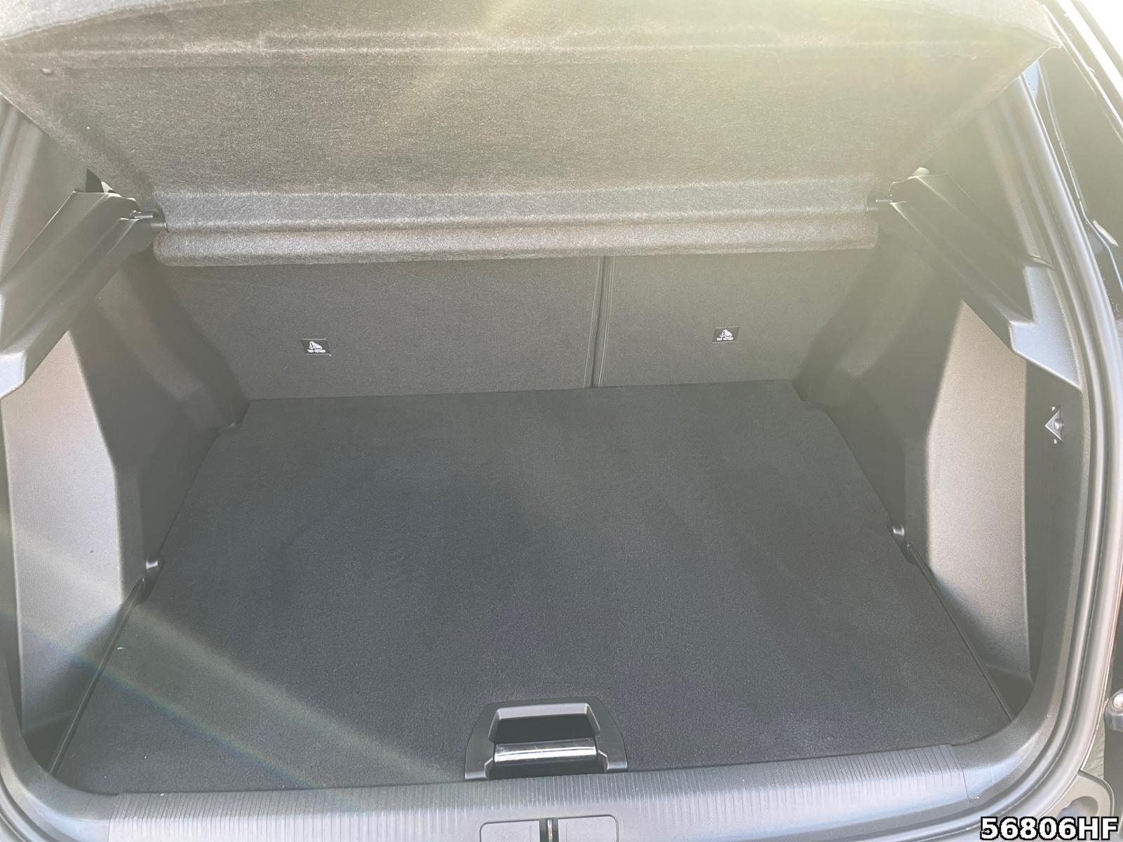 Fahrzeugabbildung Peugeot 2008 GT+11KWOnboardlader+SHZ+NAVI+CARPLAY+