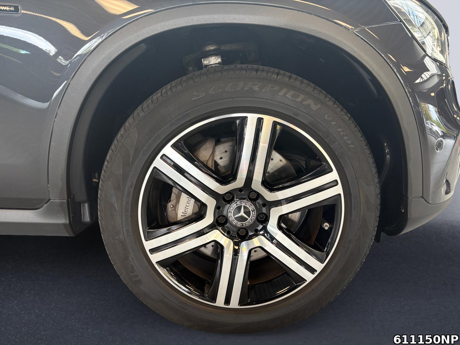 Fahrzeugabbildung Mercedes-Benz GLC 300 e 4matic AHK Pano Memory Distronic