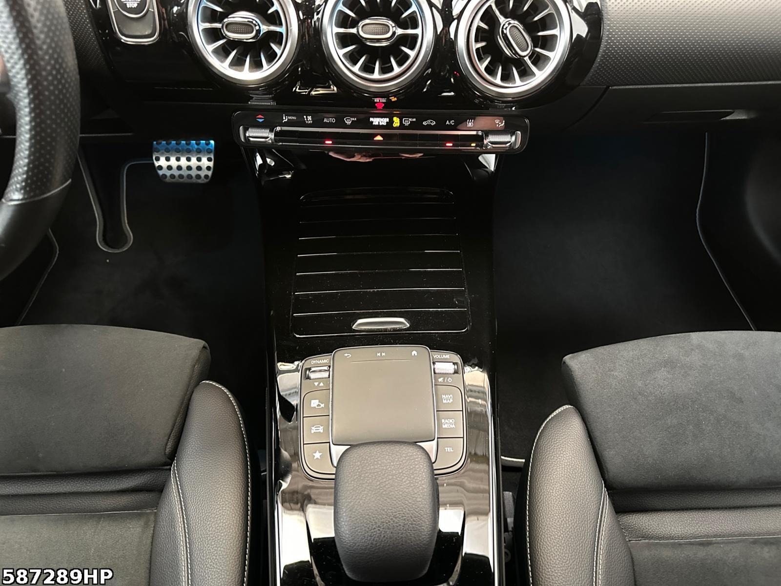 Fahrzeugabbildung Mercedes-Benz CLA 250 Shooting Brake e AMG Line > DISTRONIC <